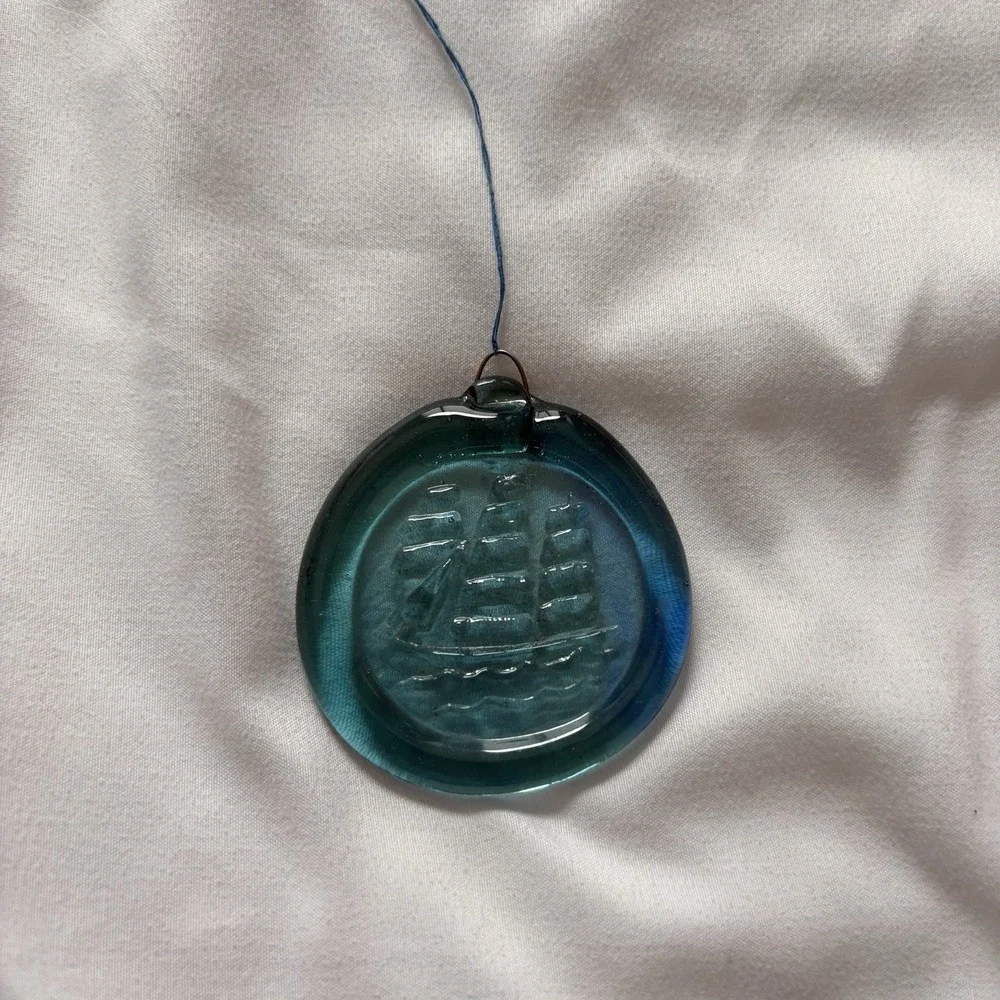 Vintage Sun Catcher Nautical Theme Blue‎ Boat Sailboat Beach Summer 80s 90s